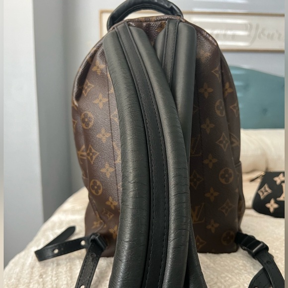 LOUIS VUITTON PALM SPRINGS PM ** No longer in stores** - Picture 2 of 4